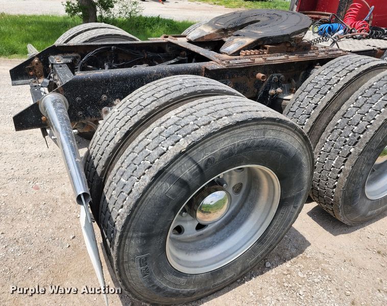 image for item KF9051 2003 Kenworth W900  semi truck