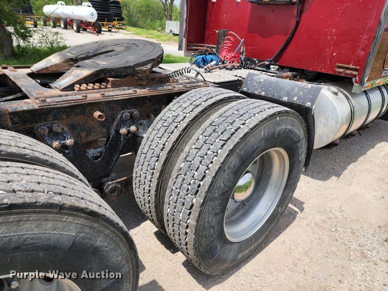 image for item KF9051 2003 Kenworth W900  semi truck