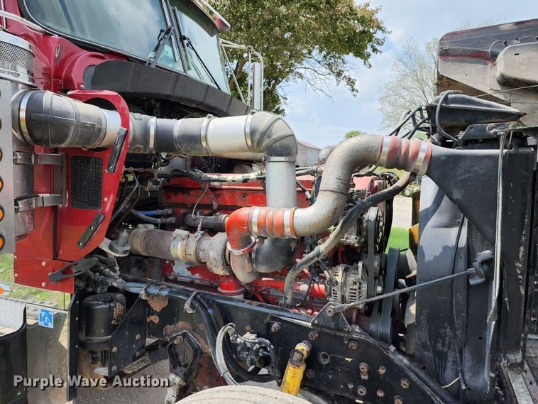 image for item KF9051 2003 Kenworth W900  semi truck