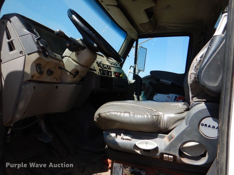 image for item KP9167 2001 Sterling AT9500  semi truck