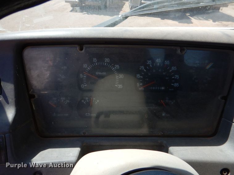 image for item KP9167 2001 Sterling AT9500  semi truck