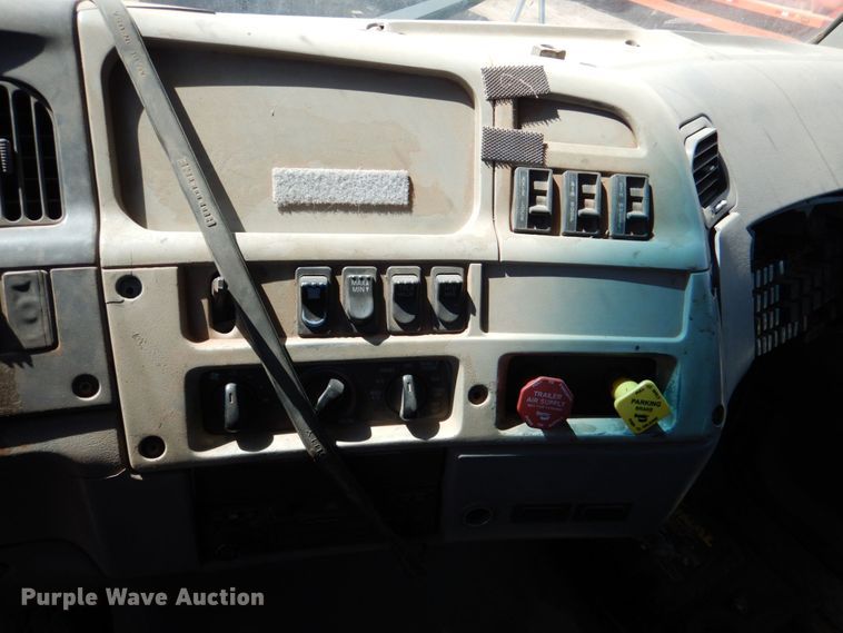 image for item KP9167 2001 Sterling AT9500  semi truck