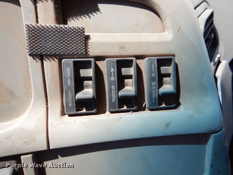 image for item KP9167 2001 Sterling AT9500  semi truck