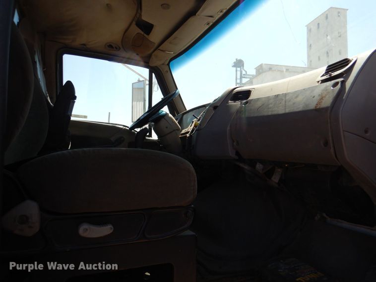 image for item KP9167 2001 Sterling AT9500  semi truck