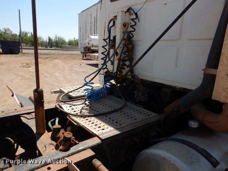 image for item KP9167 2001 Sterling AT9500  semi truck