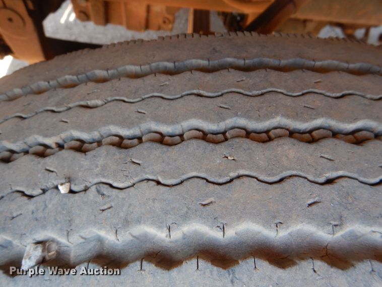 image for item KP9167 2001 Sterling AT9500  semi truck