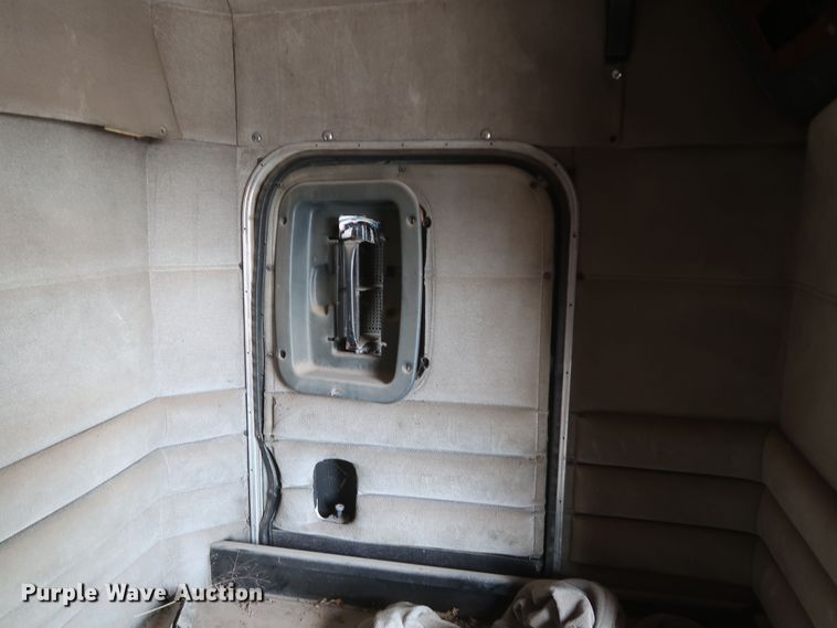 image for item KR9809 Semi truck sleeper