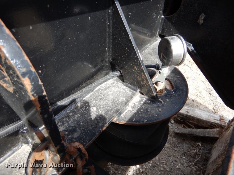 image for item LJ9819 2015 Superior  stinger axle