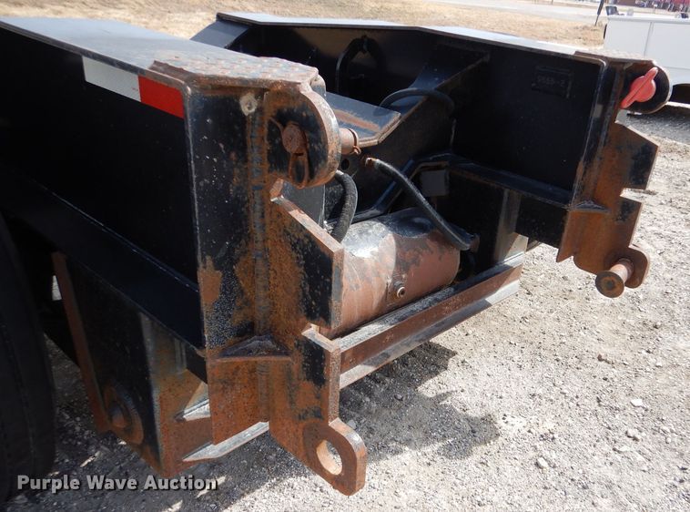 image for item LJ9819 2015 Superior  stinger axle