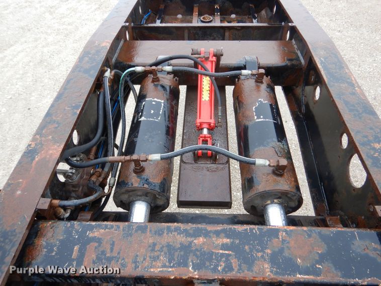 image for item LS9091 2003 Etnyre Blackhawk  lowboy equipment trailer