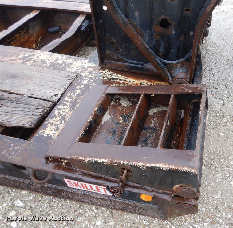 image for item LS9091 2003 Etnyre Blackhawk  lowboy equipment trailer