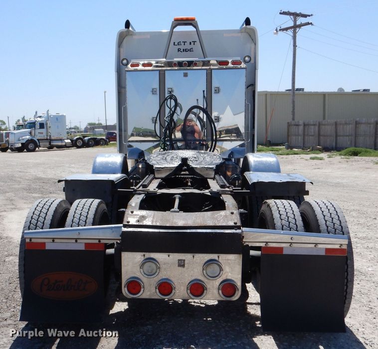 image for item LS9156 2013 Peterbilt 388  semi truck