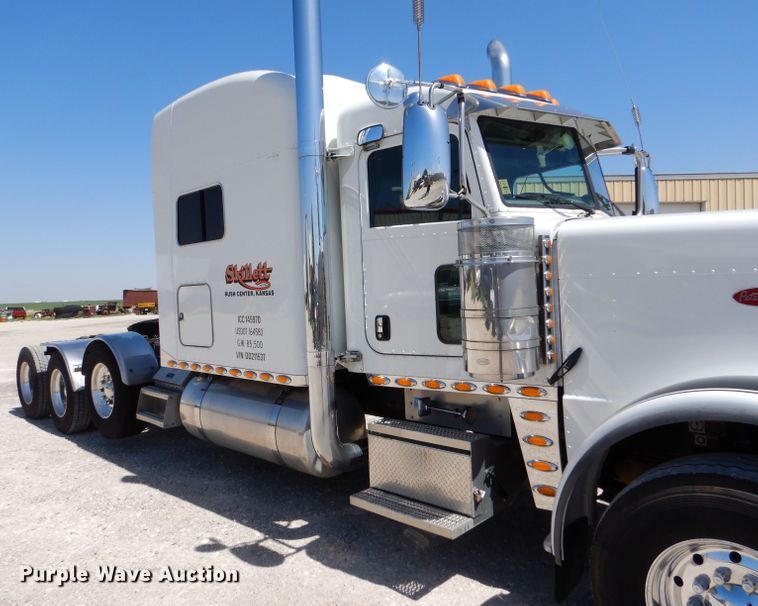 image for item LS9156 2013 Peterbilt 388  semi truck