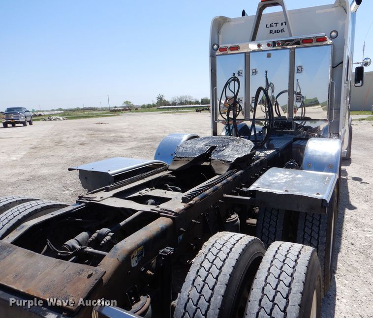 image for item LS9156 2013 Peterbilt 388  semi truck