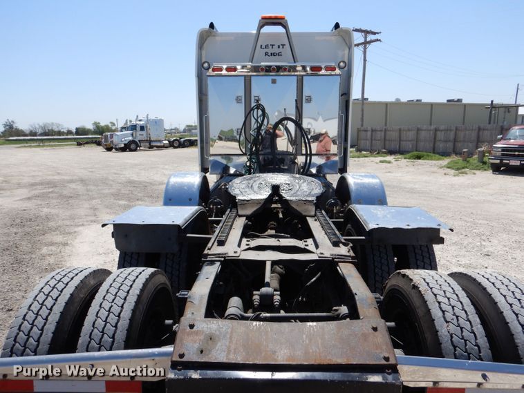 image for item LS9156 2013 Peterbilt 388  semi truck