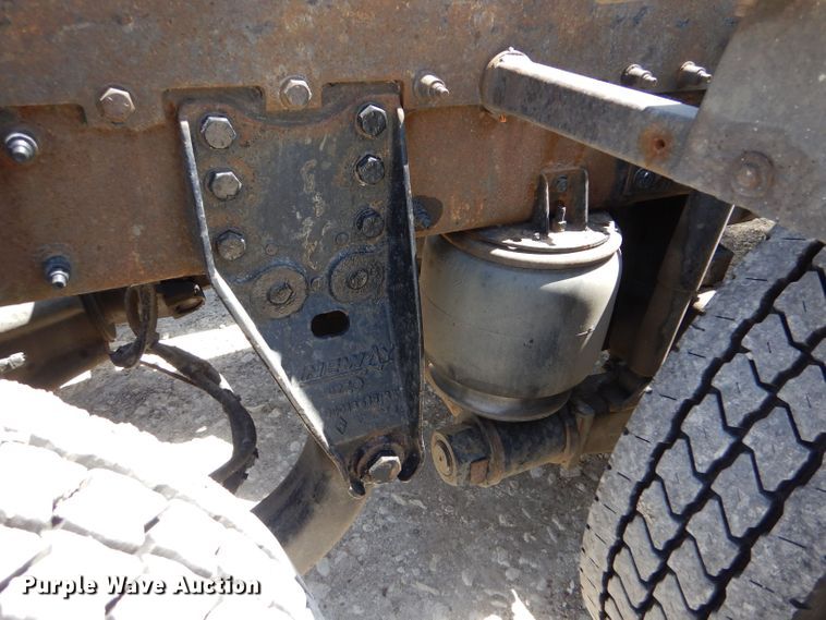 image for item LS9156 2013 Peterbilt 388  semi truck