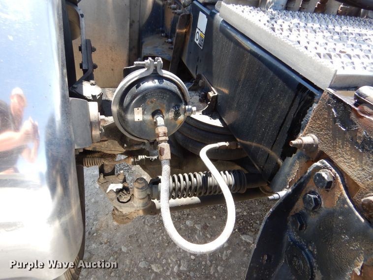 image for item LS9156 2013 Peterbilt 388  semi truck