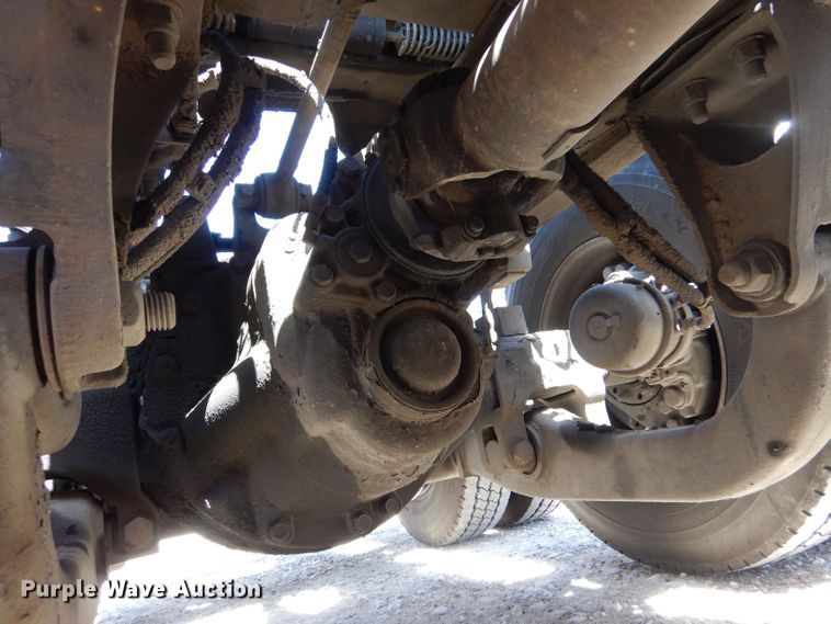 image for item LS9156 2013 Peterbilt 388  semi truck