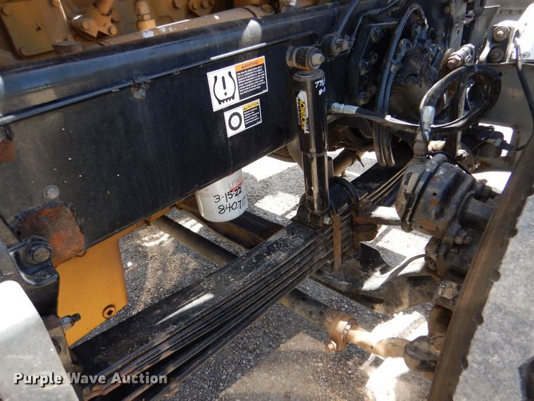 image for item LS9156 2013 Peterbilt 388  semi truck