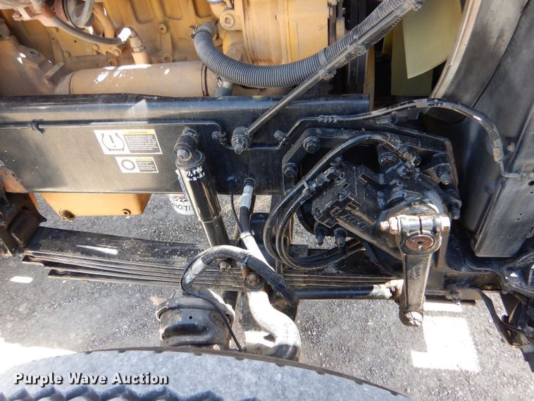 image for item LS9156 2013 Peterbilt 388  semi truck