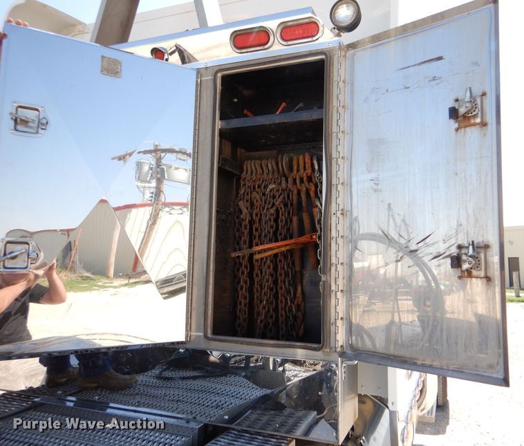 image for item LS9156 2013 Peterbilt 388  semi truck