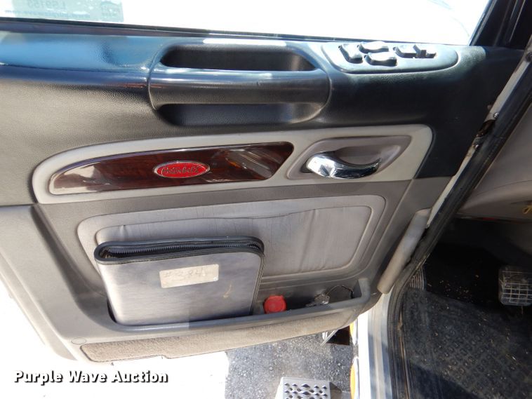 image for item LS9156 2013 Peterbilt 388  semi truck