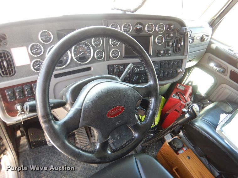 image for item LS9156 2013 Peterbilt 388  semi truck