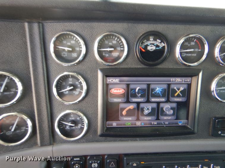 image for item LS9156 2013 Peterbilt 388  semi truck