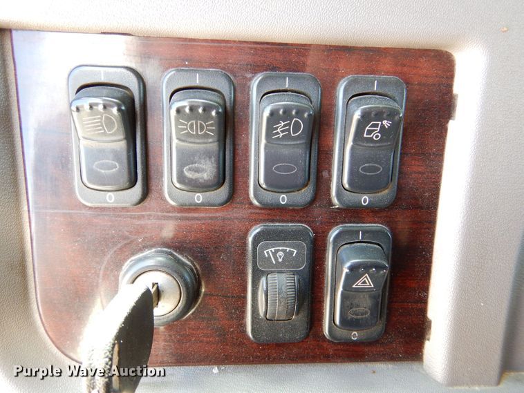 image for item LS9156 2013 Peterbilt 388  semi truck