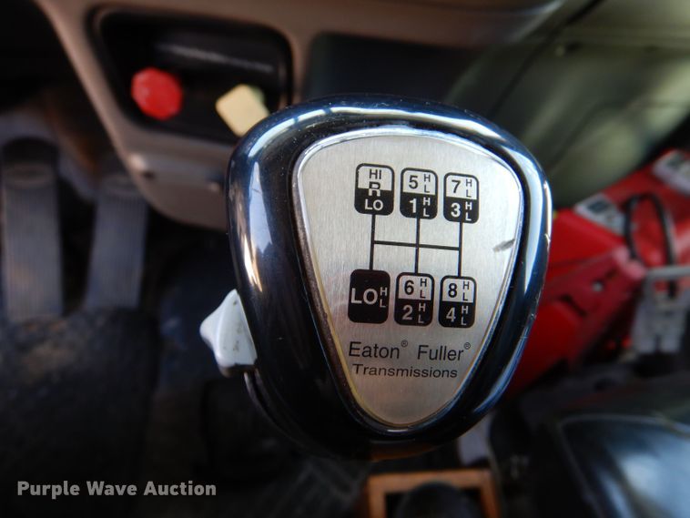 image for item LS9156 2013 Peterbilt 388  semi truck