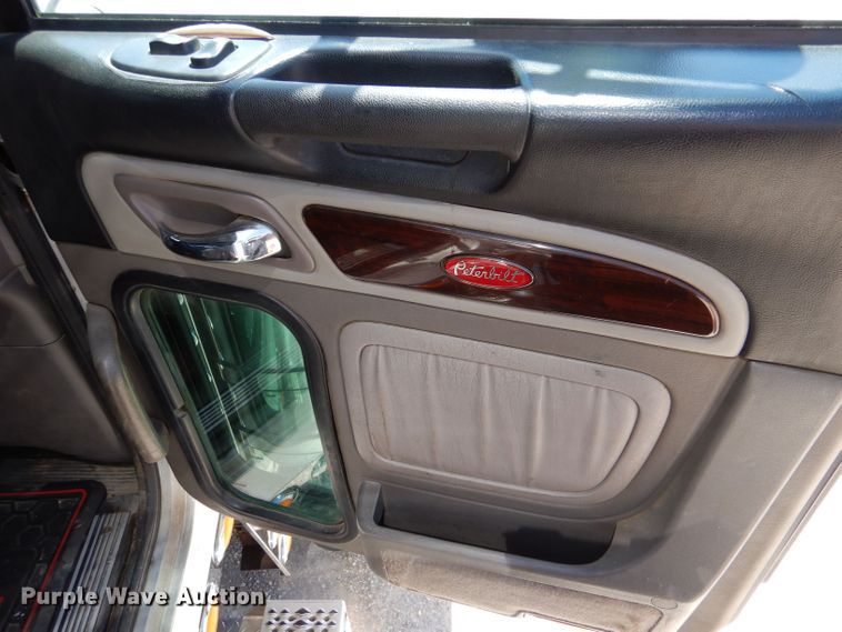 image for item LS9156 2013 Peterbilt 388  semi truck