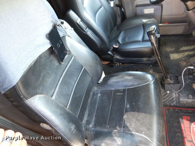 image for item LS9156 2013 Peterbilt 388  semi truck