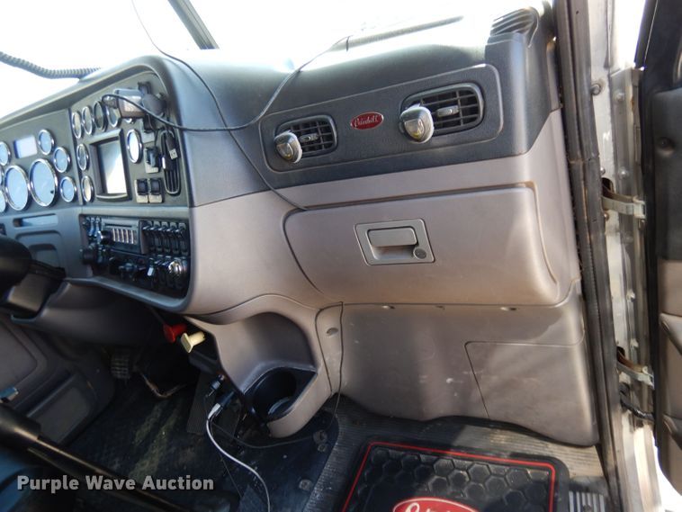 image for item LS9156 2013 Peterbilt 388  semi truck