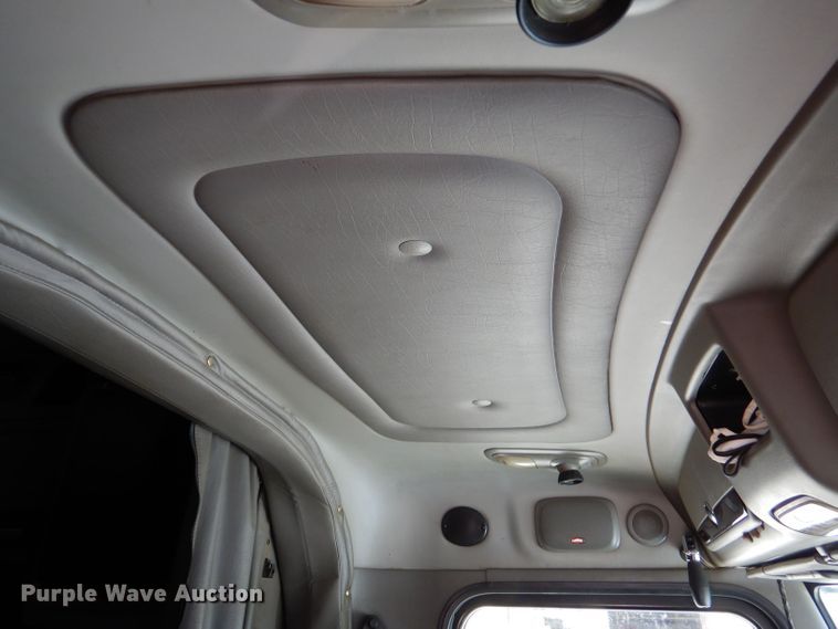 image for item LS9156 2013 Peterbilt 388  semi truck