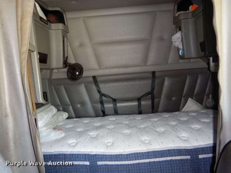 image for item LS9156 2013 Peterbilt 388  semi truck