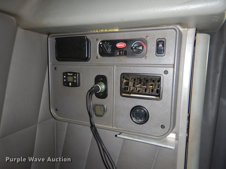 image for item LS9156 2013 Peterbilt 388  semi truck