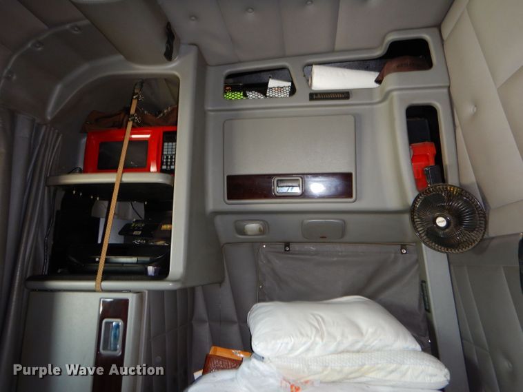 image for item LS9156 2013 Peterbilt 388  semi truck