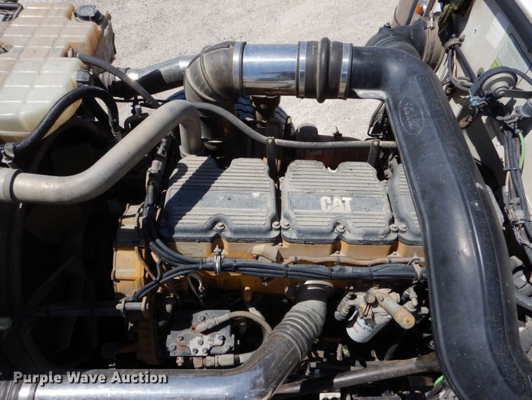 image for item LS9156 2013 Peterbilt 388  semi truck