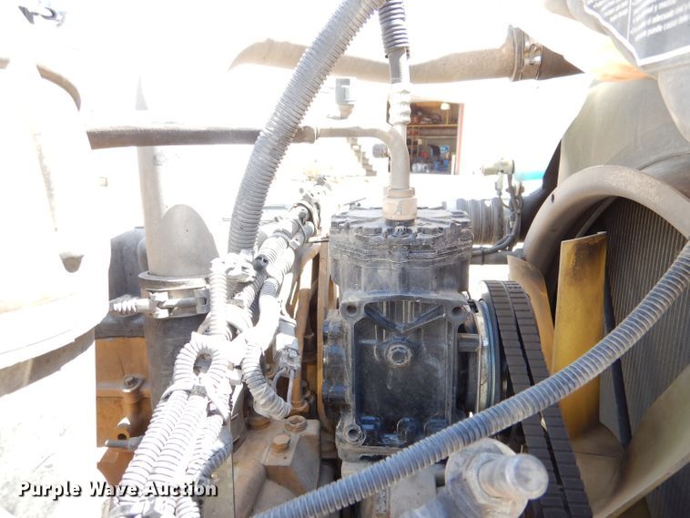 image for item LS9156 2013 Peterbilt 388  semi truck