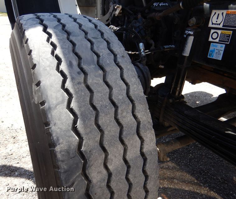 image for item LS9156 2013 Peterbilt 388  semi truck