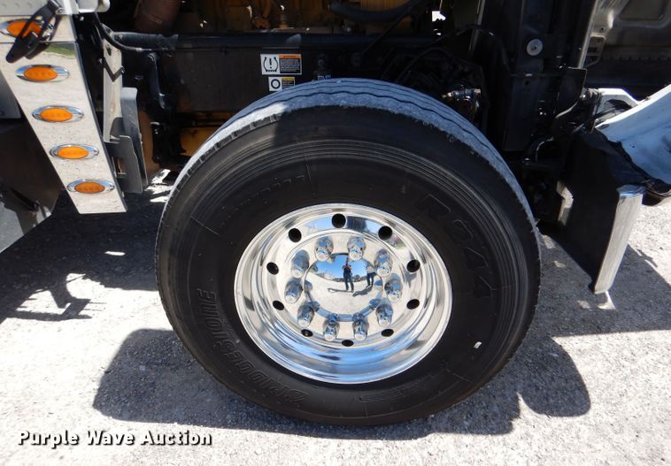 image for item LS9156 2013 Peterbilt 388  semi truck