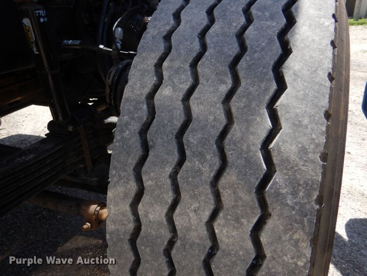 image for item LS9156 2013 Peterbilt 388  semi truck