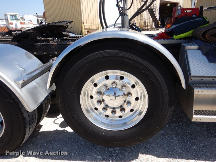 image for item LS9156 2013 Peterbilt 388  semi truck