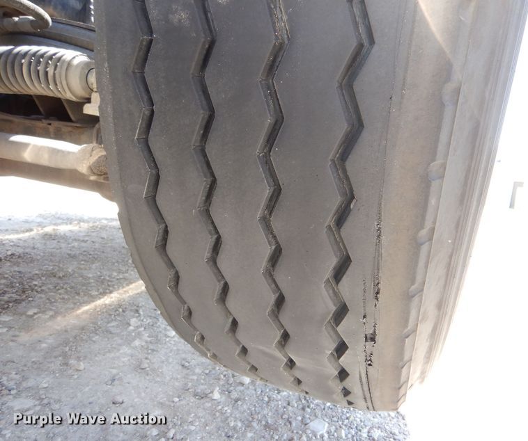 image for item LS9156 2013 Peterbilt 388  semi truck