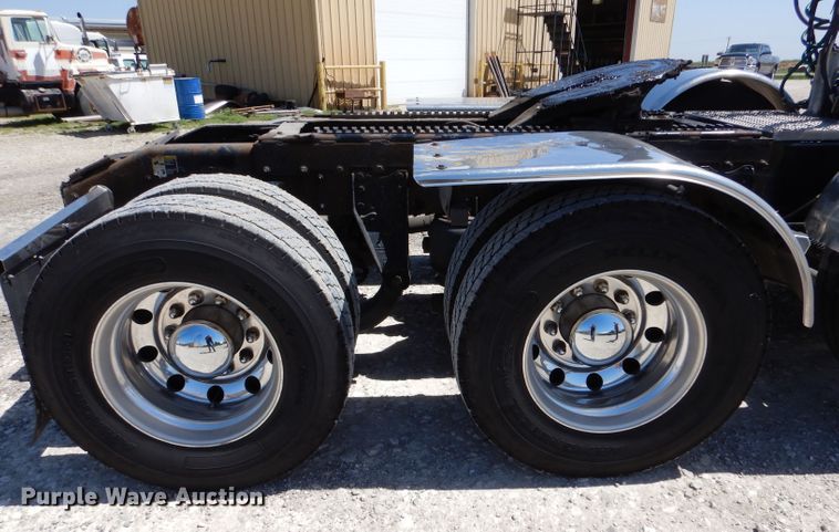 image for item LS9156 2013 Peterbilt 388  semi truck