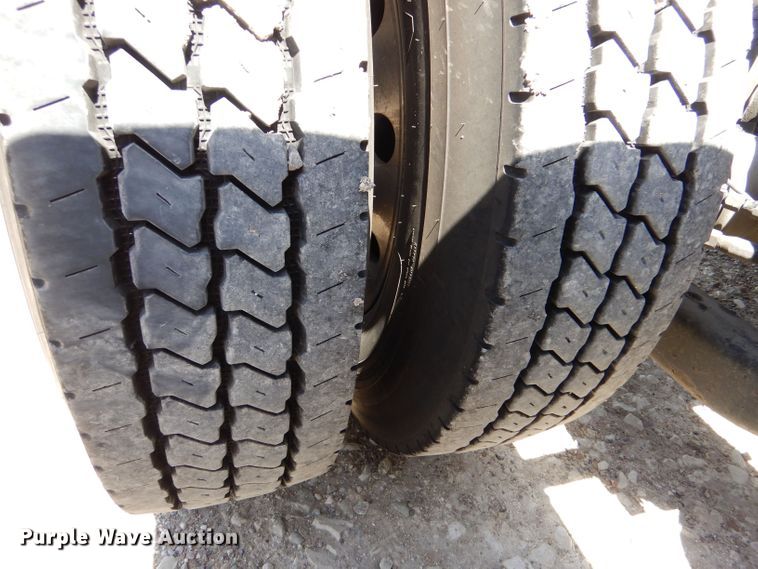 image for item LS9156 2013 Peterbilt 388  semi truck