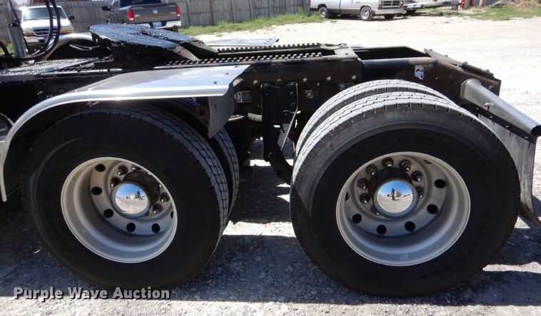 image for item LS9156 2013 Peterbilt 388  semi truck