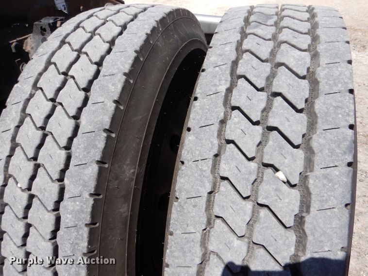 image for item LS9156 2013 Peterbilt 388  semi truck