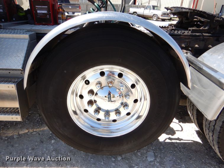 image for item LS9156 2013 Peterbilt 388  semi truck