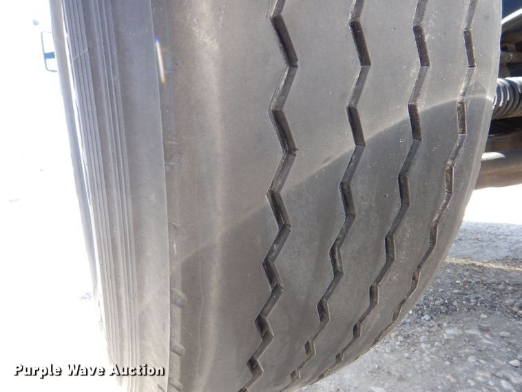 image for item LS9156 2013 Peterbilt 388  semi truck